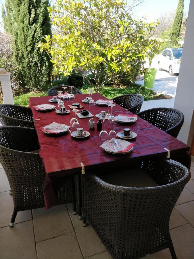 Les Chenes Chez Jo Et Aime Bed & Breakfast Régusse Екстериор снимка